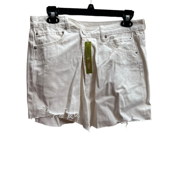 Giani Bini size 29 waist white jean asymmetrical mini skirt raw hem  15” Length - Picture 2 of 9